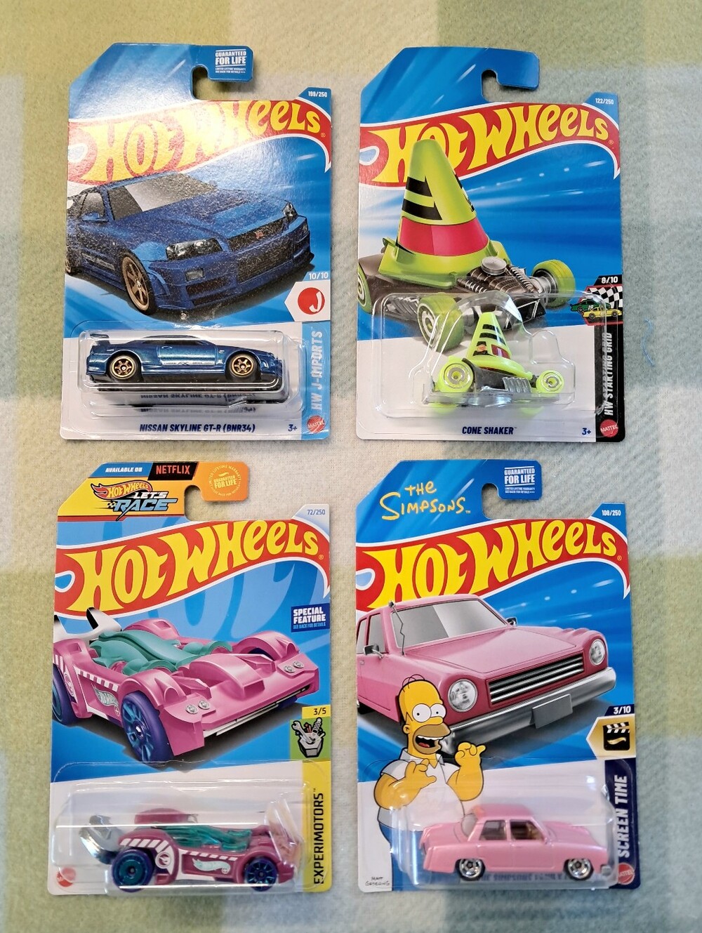 Lot Of 4 Hot Wheels 1:64 Scale Skyline The Simpsons & 2 Reg Treasure Hunts